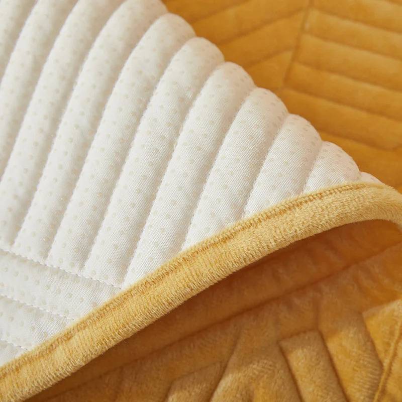 Housse de Fauteuil Matelassée Jaune Moutarde – Élégance et Protection pour Votre Salon