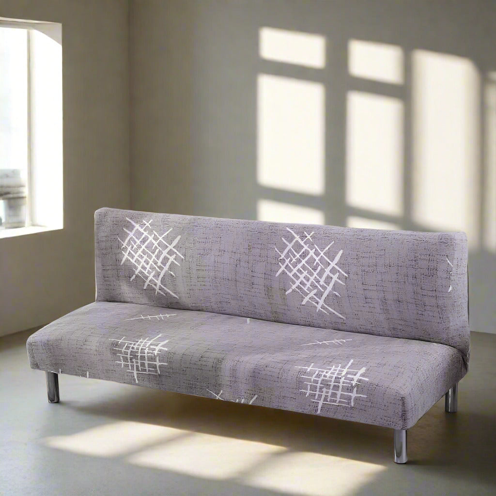Housse de clic clac grise avec motifs blancs sur un canapé-lit dans un salon moderne
