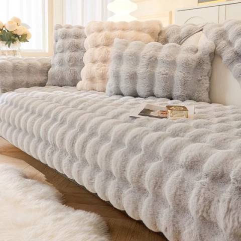 Housse de Canapé en Fausse Fourrure – coloris gris clair – confort et protection durable 