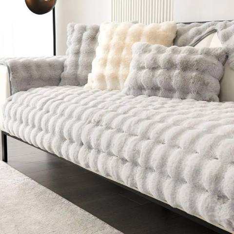 Housse Canapé Ultra Douce en Fausse Fourrure – coloris gris clair – confort et protection durable 