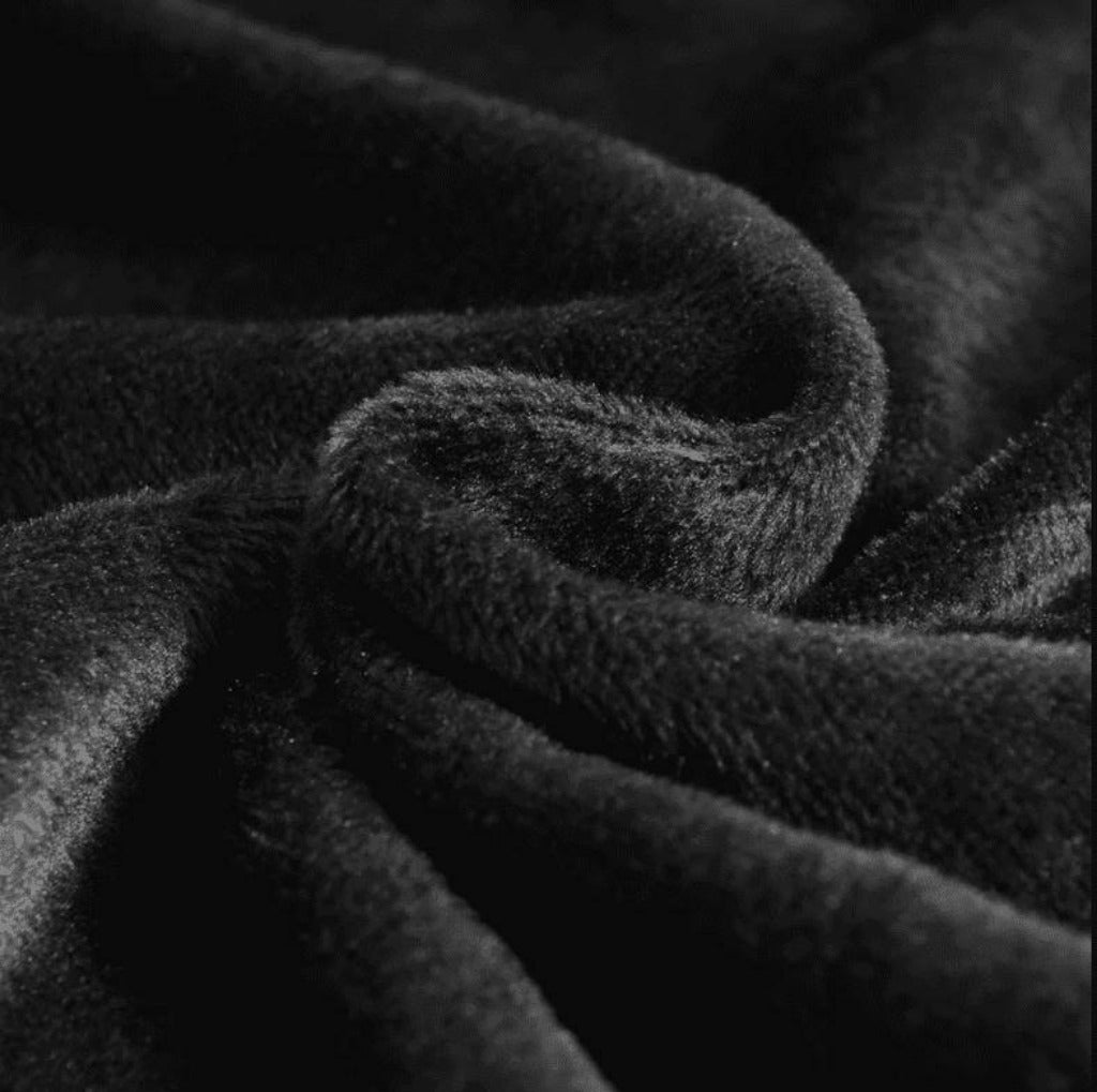 Housse extensible noire pour chaise scandinave, idéale pour cuisine ou salle à manger.